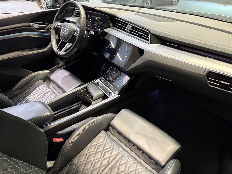 Audi Q8 e-tron 55 S-line quattro 5d