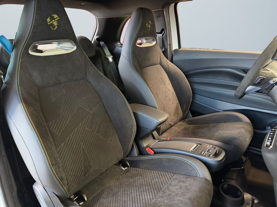 Abarth 500e Scorpionissima 3d