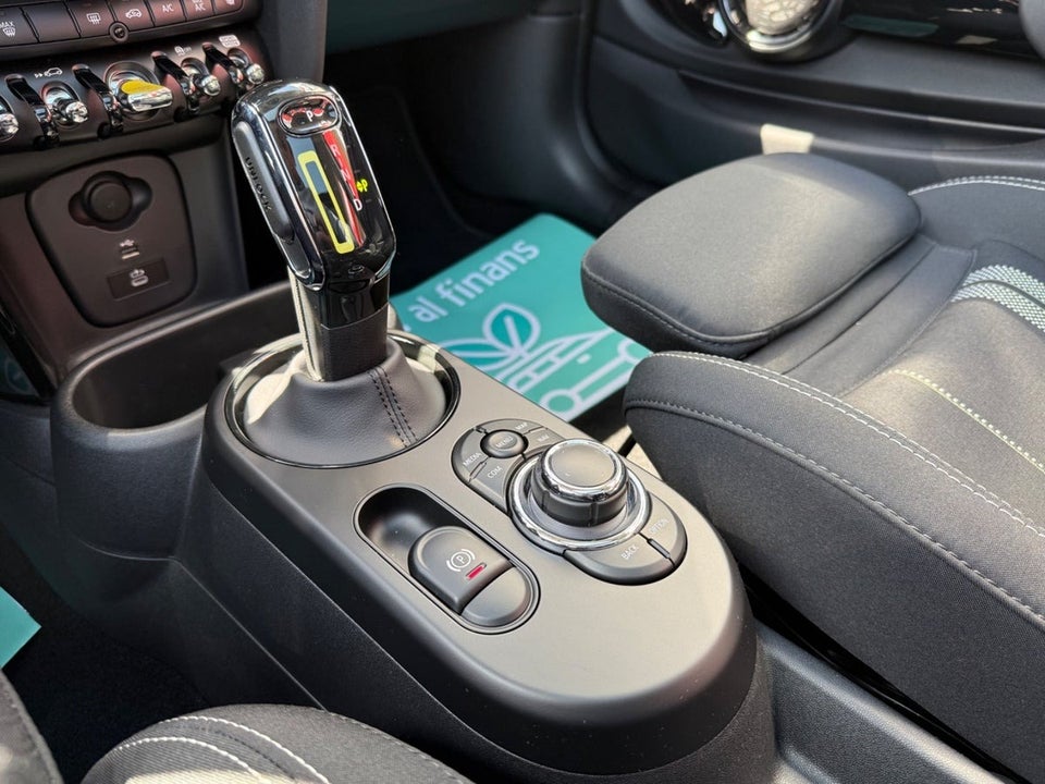 MINI Cooper SE Classic Trim 3d