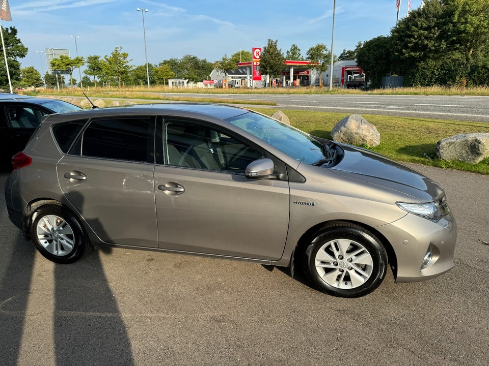 Toyota Auris 1,8 Hybrid H2 CVT 5d