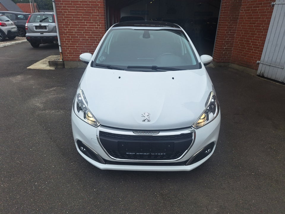 Peugeot 208 1,2 PureTech 82 Signature Sky 5d