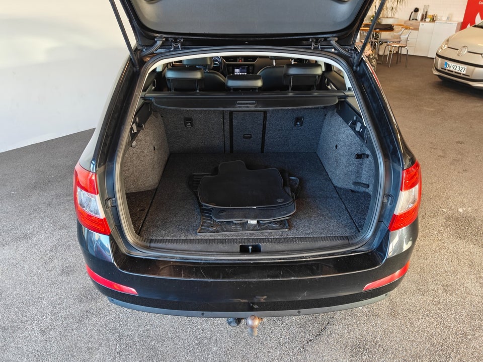 Skoda Octavia 1,6 TDi 105 Elegance Combi DSG 5d