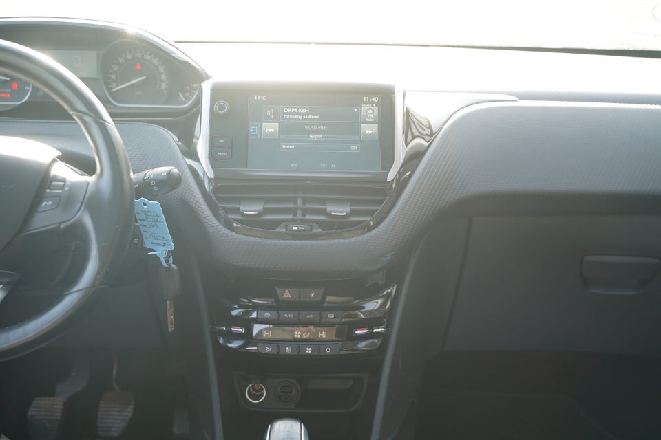 Peugeot 208 1,6 BlueHDi 100 Desire Sky 5d