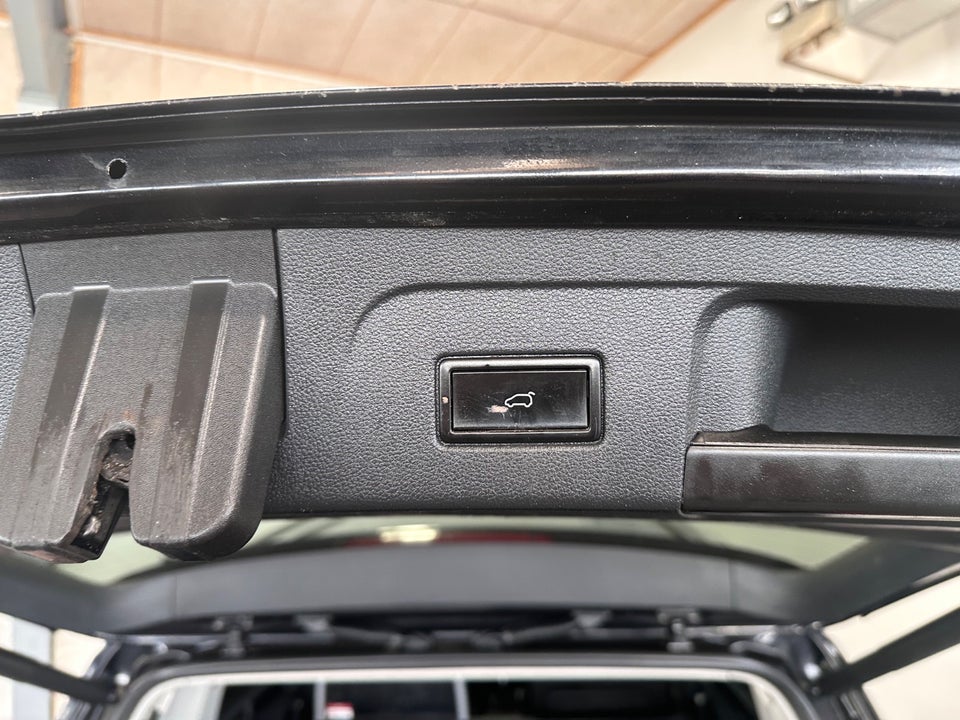 VW Touran 2,0 TDi 150 Highline Family DSG Van 5d