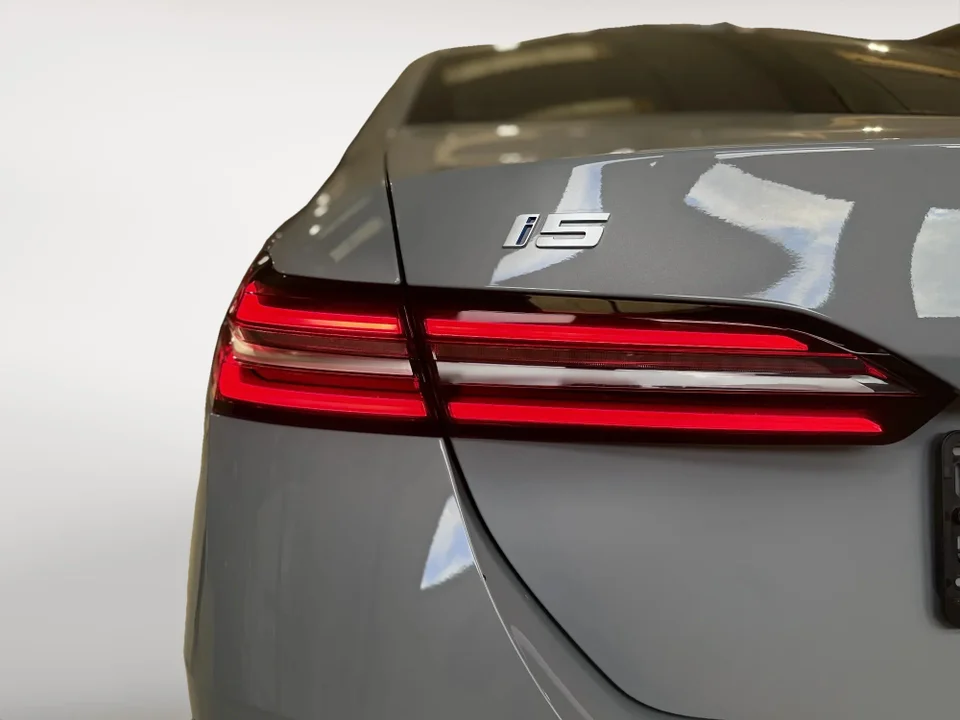 BMW i5 eDrive40 M-Sport 4d