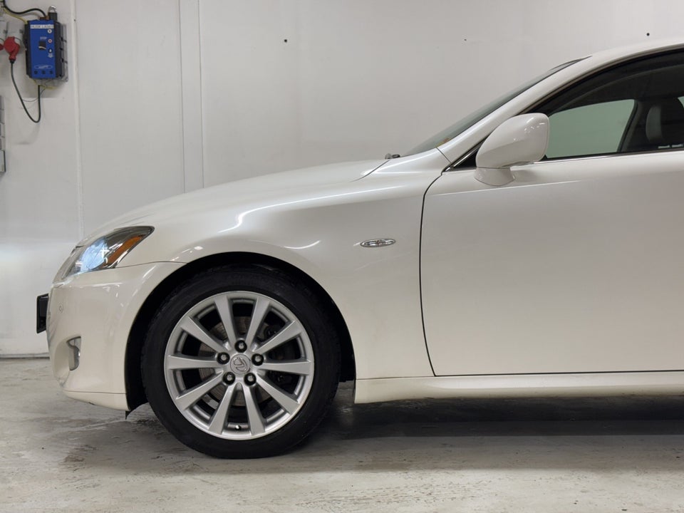 Lexus IS250 2,5 aut. 4d