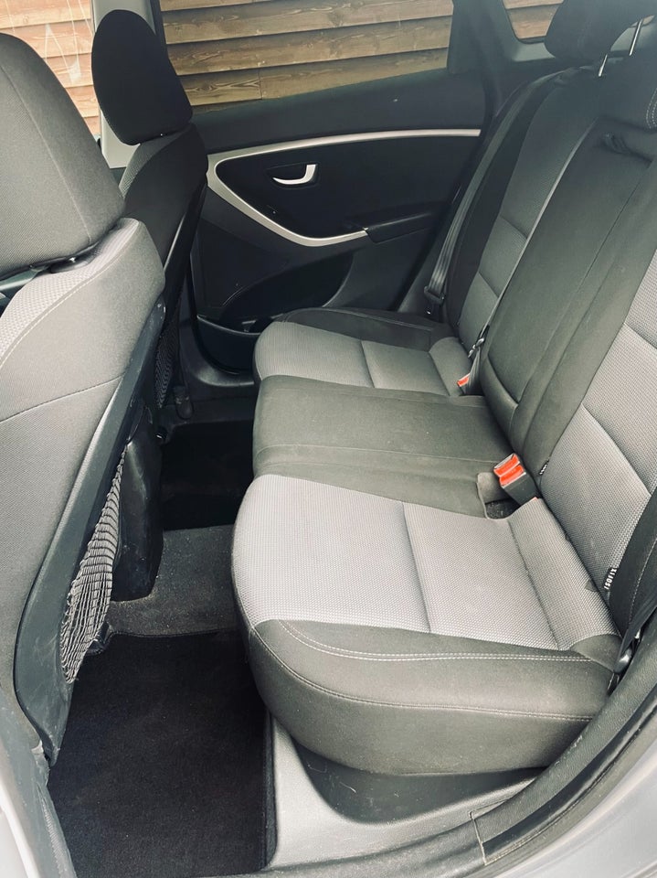 Hyundai i30 1,6 CRDi 110 Style CW Eco 5d