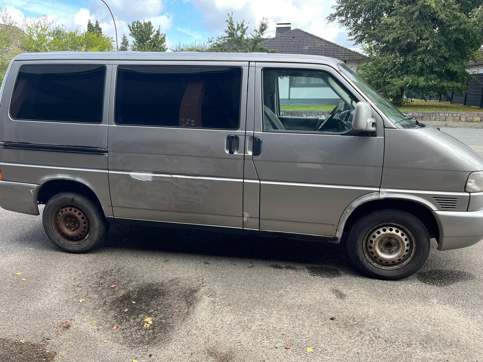 VW Caravelle 2,5 TDi 102 10prs 5d