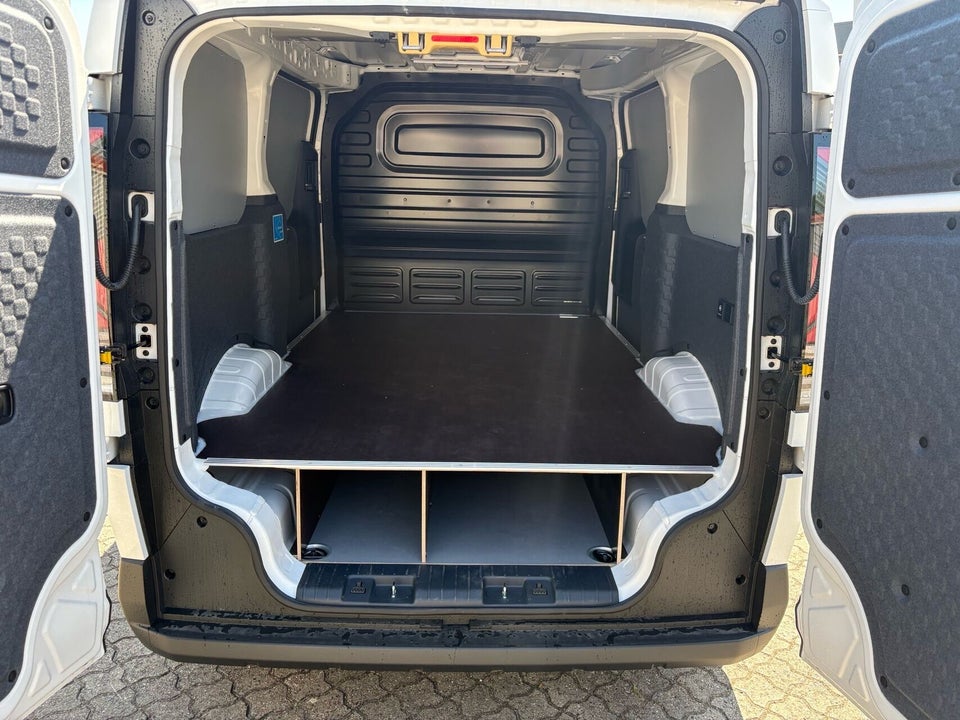 Kia PV5 71 Cargo L2H1 Long Range Work Pro
