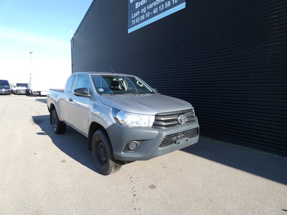 Toyota HiLux 2,4 D T2 Ex.Kab 4d