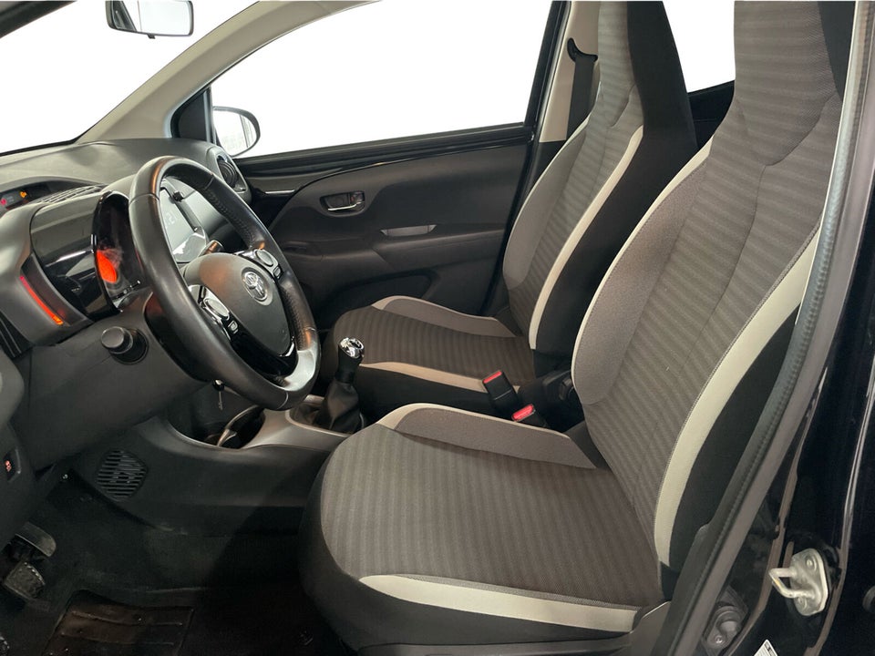 Toyota Aygo 1,0 VVT-i x-pression 5d