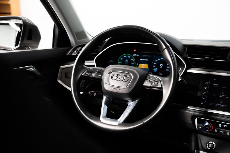 Audi Q3 45 TFSi e Attitude plus S-tr. 5d
