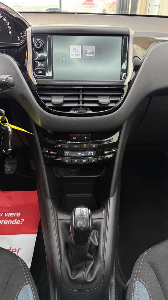 Peugeot 208 1,2 PureTech 82 Allure Sky 5d