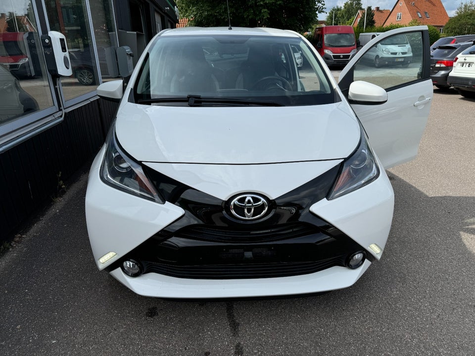 Toyota Aygo 1,0 VVT-i x-touch 5d