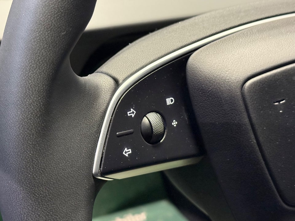 Tesla Model 3 RWD 4d