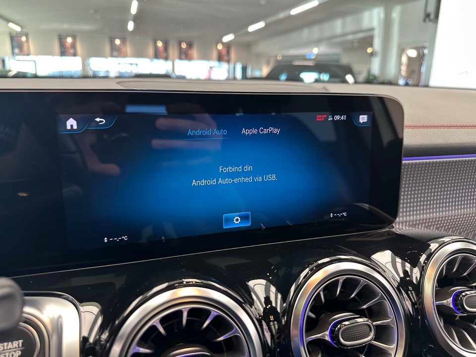 Mercedes EQB300 AMG Line 4Matic 5d