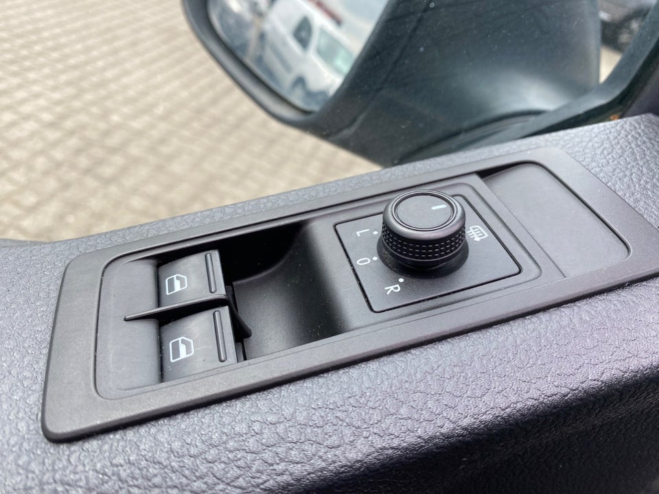VW Transporter 2,0 TDi 102 Mandskabsvogn 5d