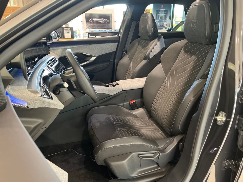 Peugeot e-3008 77 GT Pack 5d