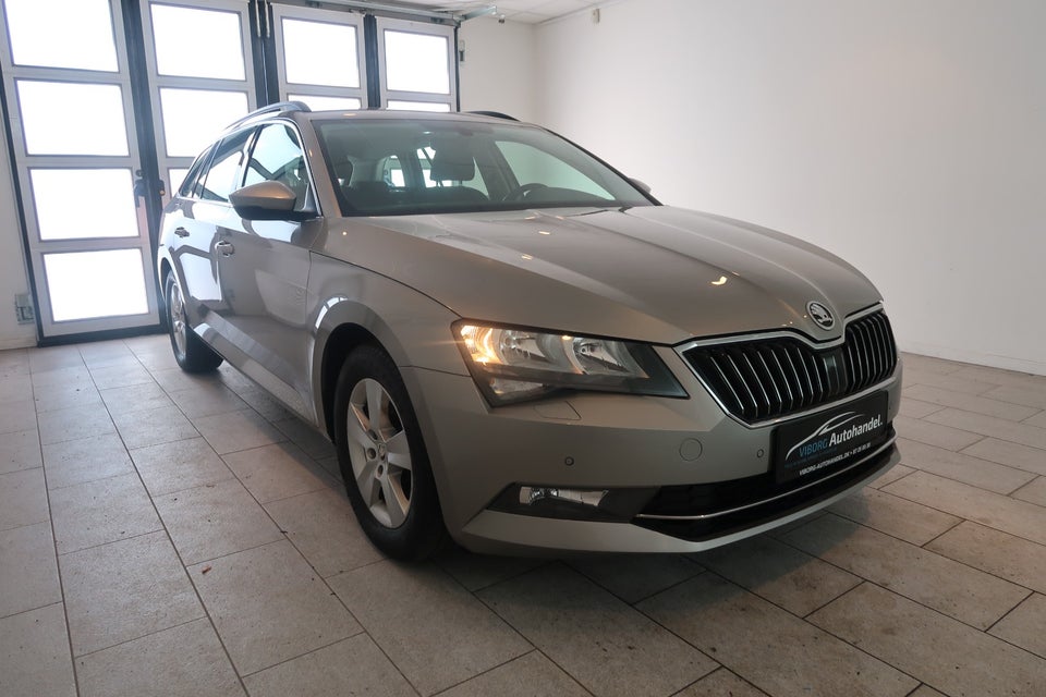 Skoda Superb 2,0 TDi 150 Ambition Combi DSG 5d
