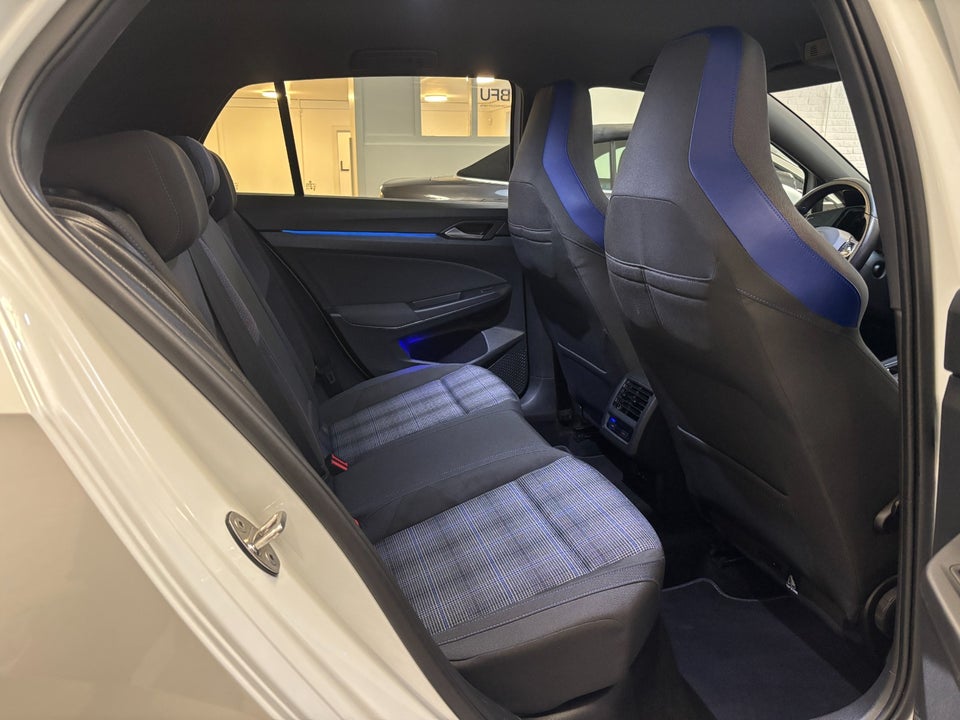 VW Golf VIII 1,4 GTE DSG 5d