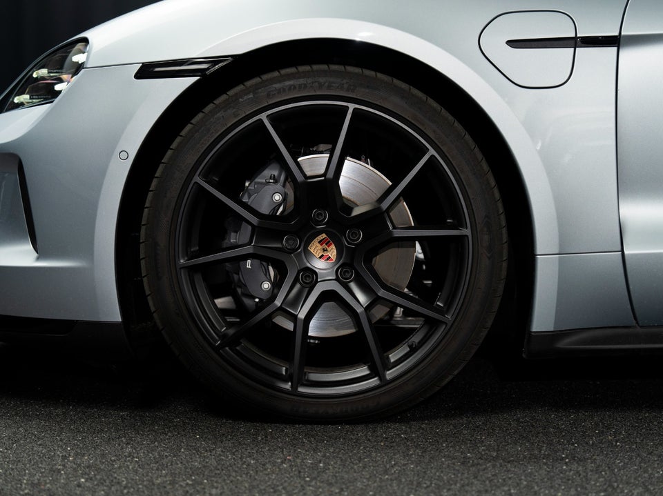 Porsche Taycan Performance+ Black Edition 4d