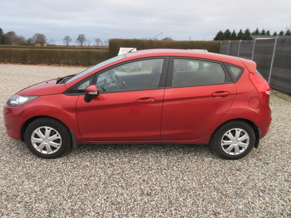 Ford Fiesta 1,3 Ambiente 5d