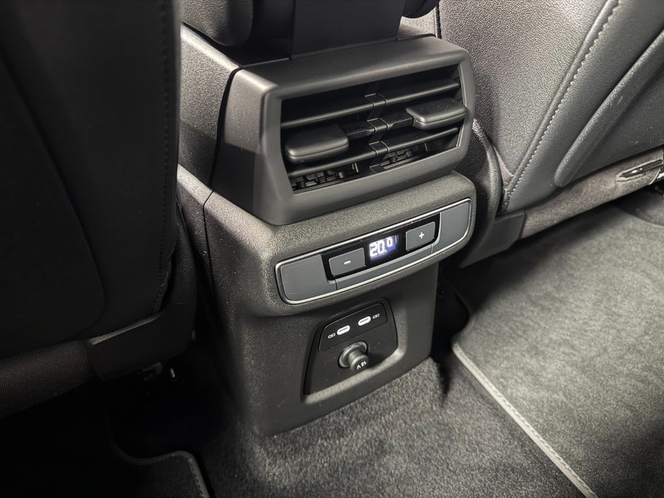Audi Q4 e-tron 45 Advance quattro 5d