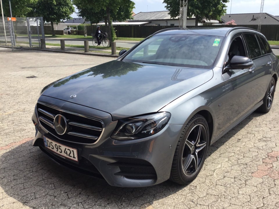 Mercedes E300 de 2,0 AMG Line stc. aut. 5d