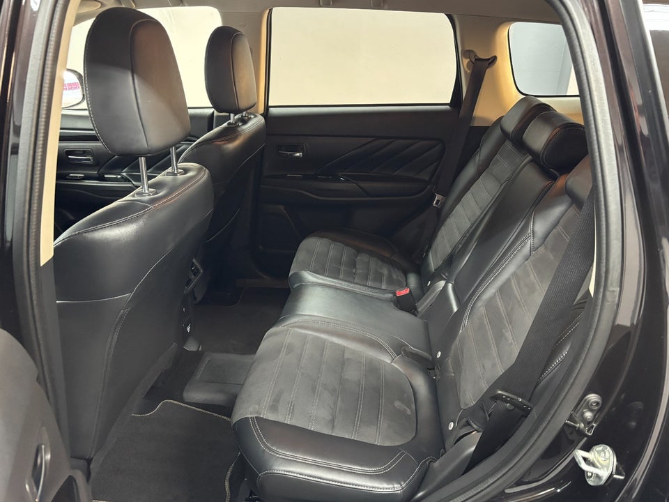 Mitsubishi Outlander 2,4 PHEV Intense CVT 4WD 5d