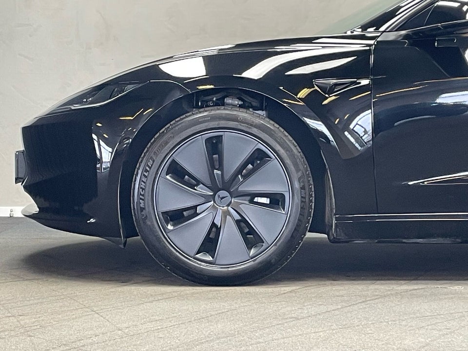 Tesla Model 3 RWD 4d