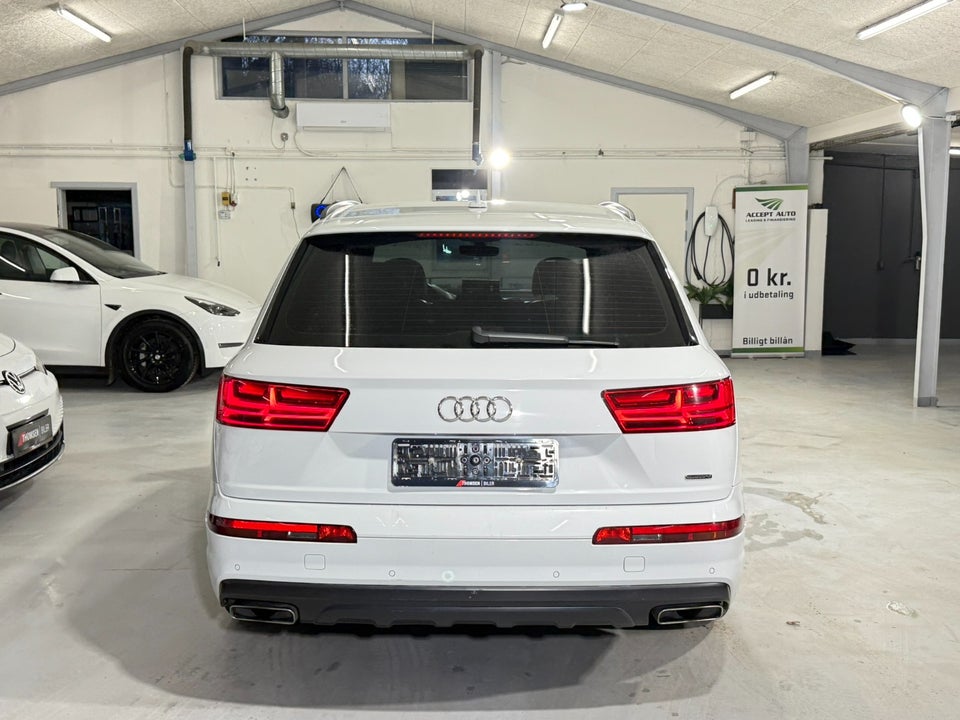 Audi Q7 3,0 TDi 272 S-line quattro Tiptr. 7prs 5d