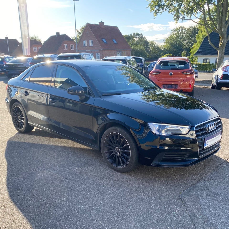 Audi A3 1,6 TDi 110 Attraction 4d