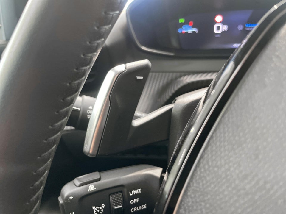 Peugeot 2008 1,2 PureTech 130 First Selection EAT8 5d