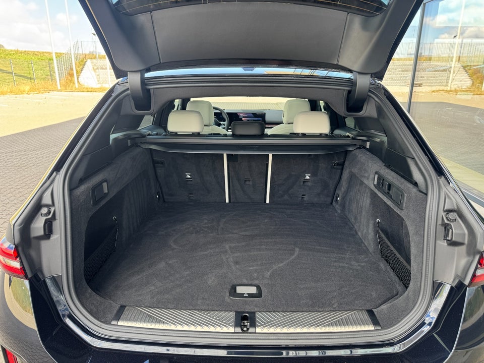 BMW i5 eDrive40 Touring Fully Charged 5d