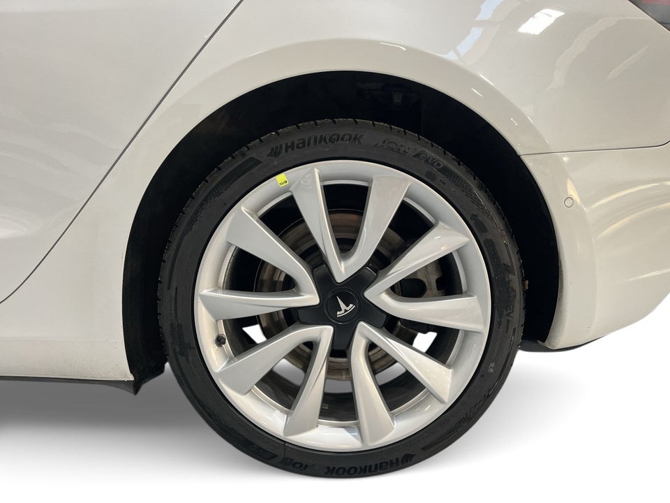 Tesla Model 3 Long Range AWD 4d