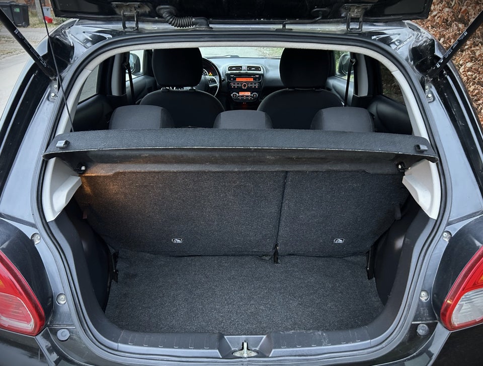 Mitsubishi Space Star 1,2 Black & White CVT 5d