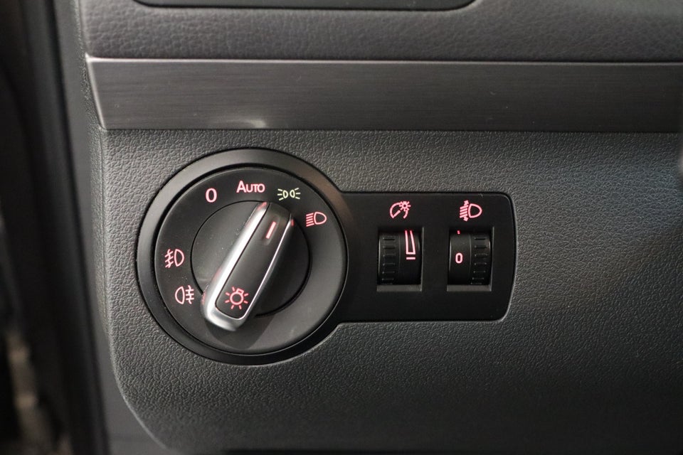 VW Touran 1,6 TDi 105 Comfortline BMT 7prs 5d