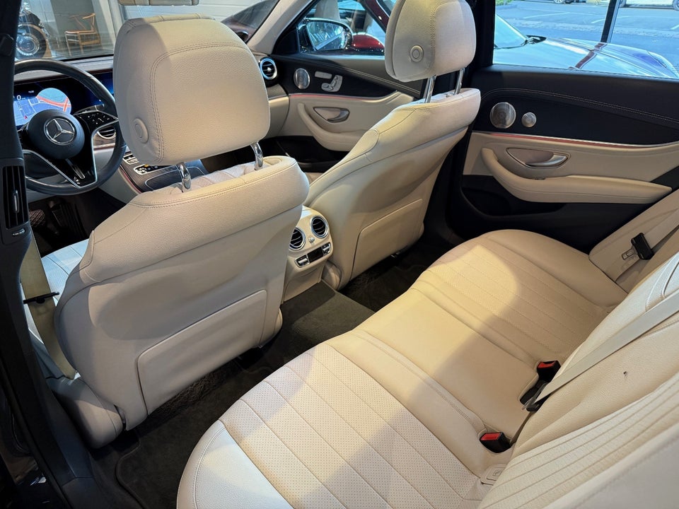 Mercedes E300 de 2,0 AMG Line stc. aut. 4Matic 5d