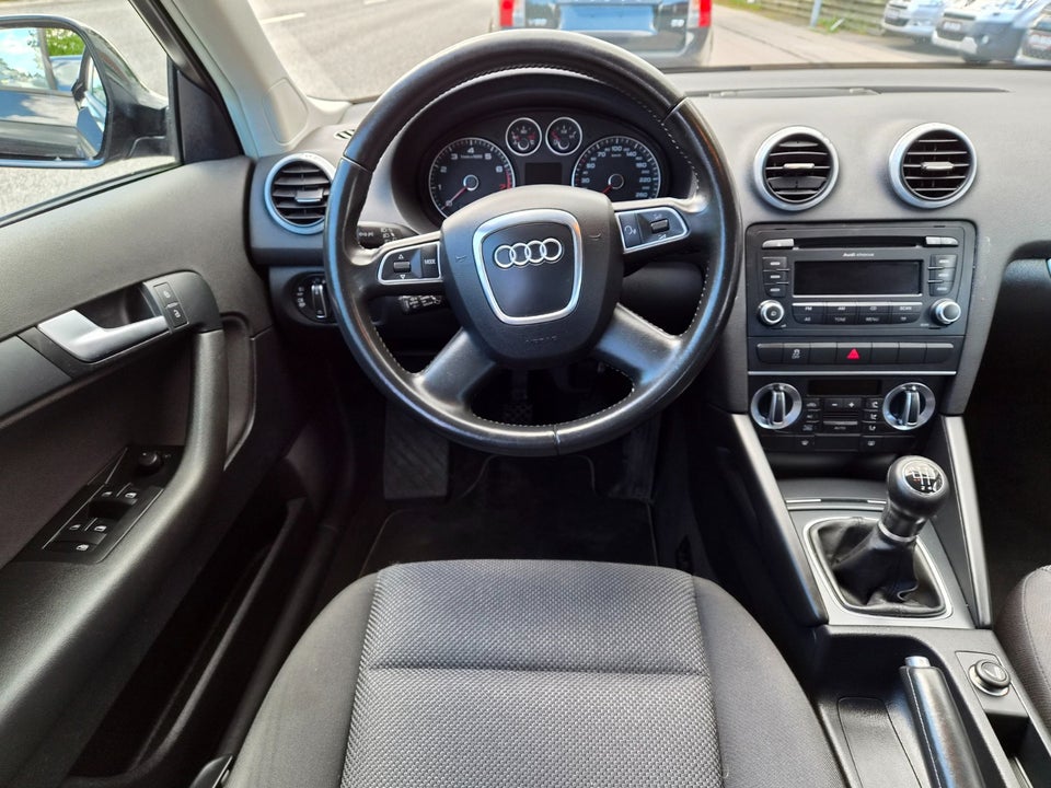 Audi A3 1,6 Ambiente Sportback 5d