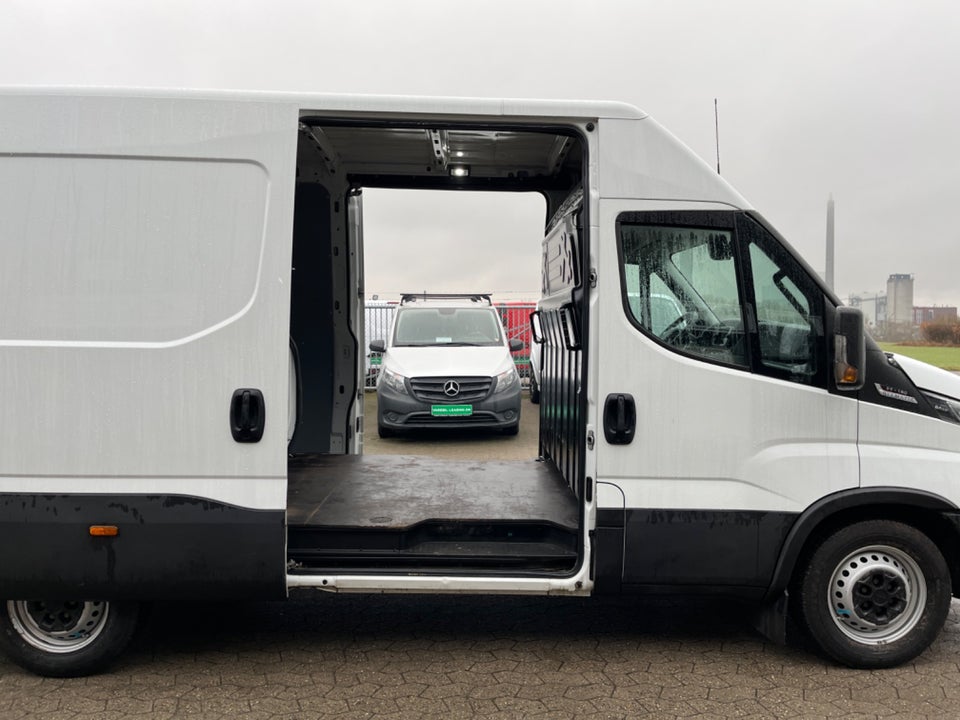 Iveco Daily 3,0 35S18 13,4m³ Van AG8