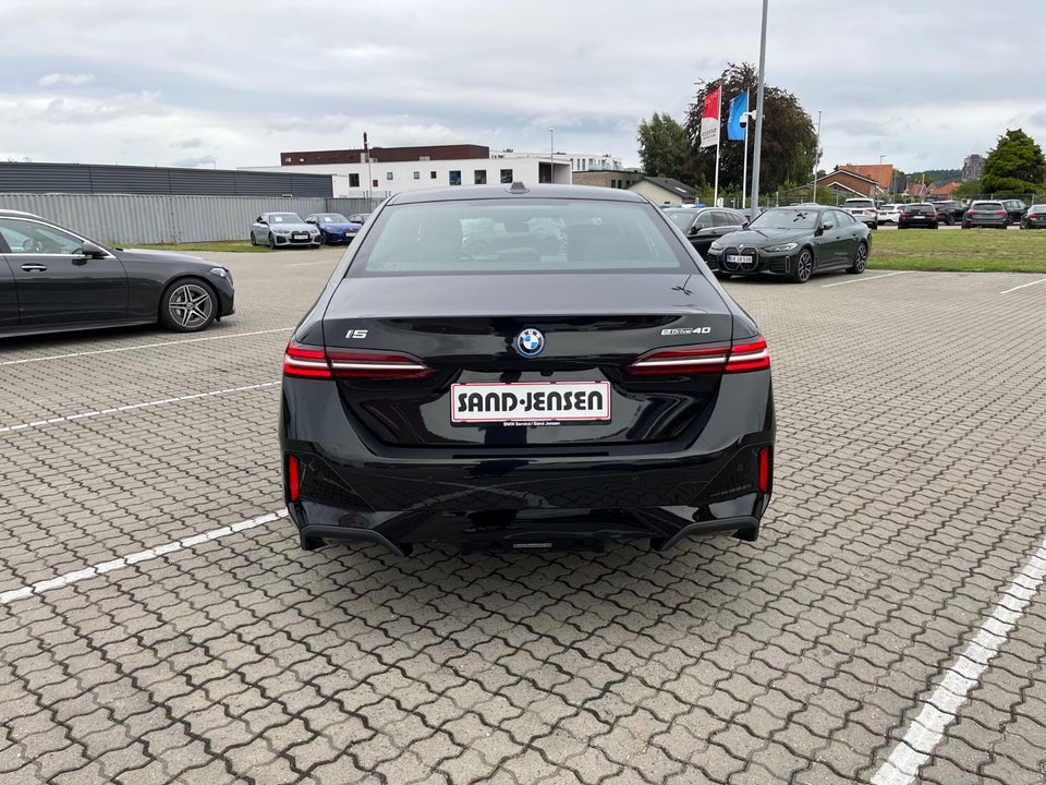 BMW i5 eDrive40 Fully Charged M-Sport 4d