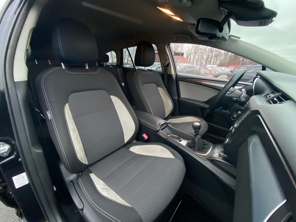 Toyota Avensis 2,0 D-4D T2 Touring Sports 5d