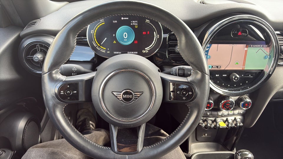 MINI Cooper SE Essential 3d