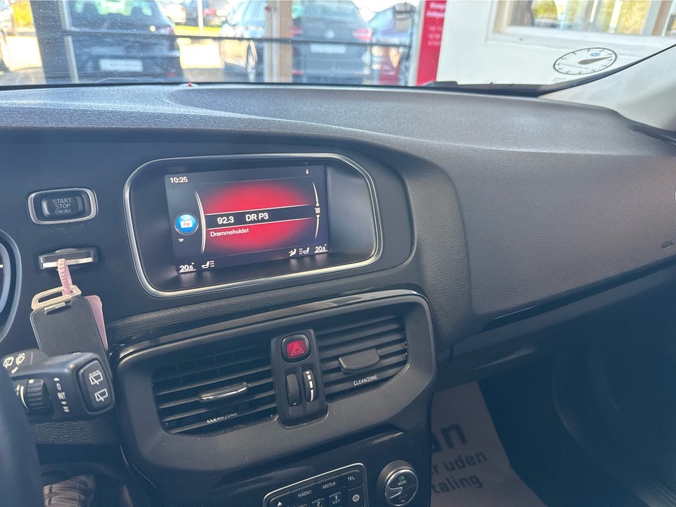 Volvo V40 2,0 D3 150 Momentum 5d