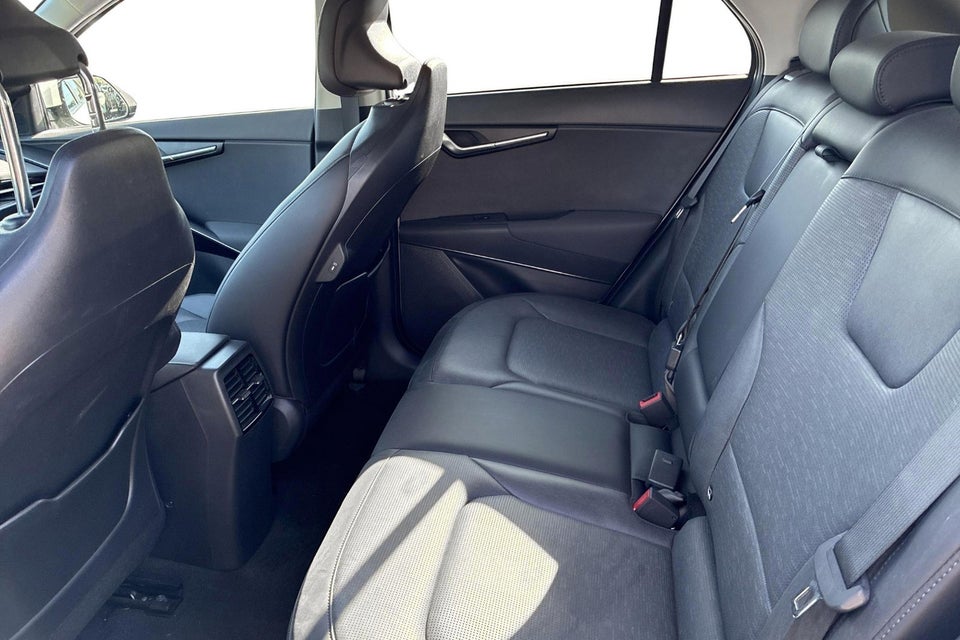 Kia Niro 64 EV Premium 5d