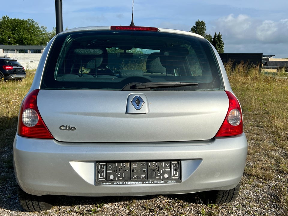 Renault Clio II 1,2 8V Storia 5d