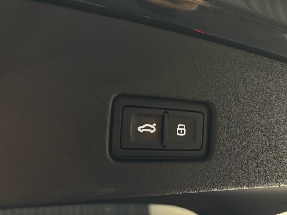 Audi Q4 e-tron 40 S-line 5d