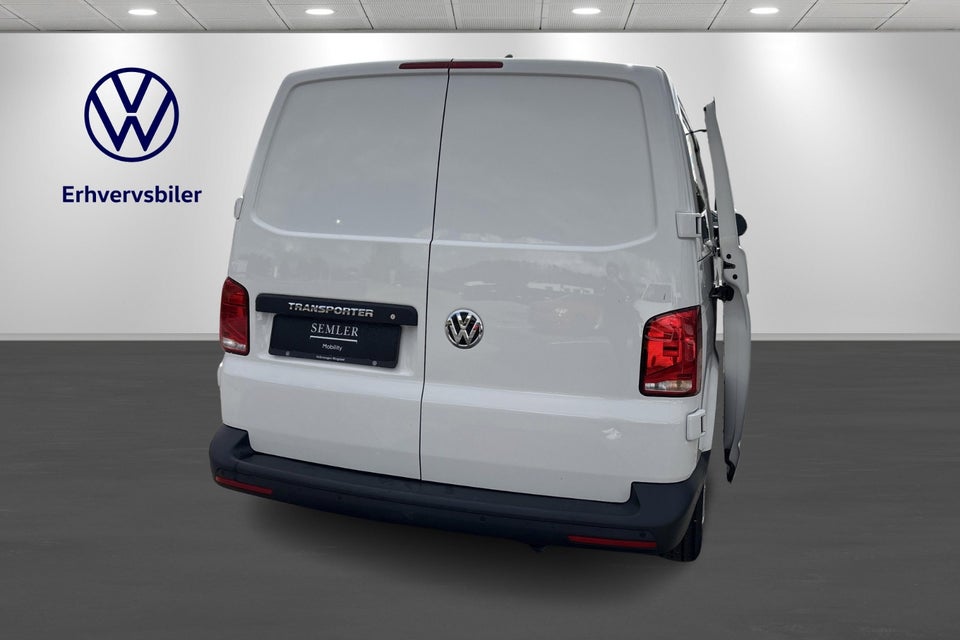 VW Transporter 2,0 TDi 110 Kassevogn lang