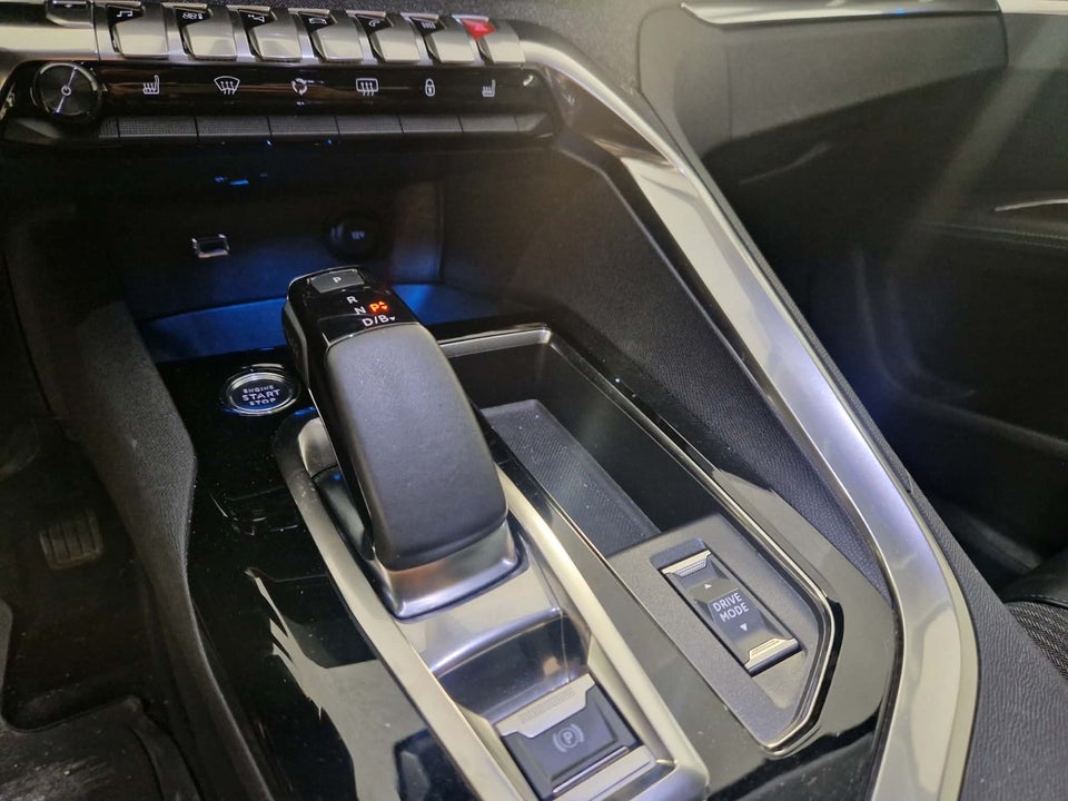 Peugeot 3008 1,6 Hybrid First Selection EAT8 5d