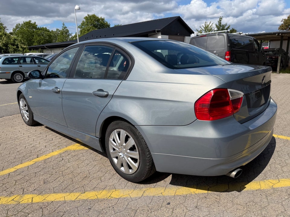 BMW 320i 2,0  4d